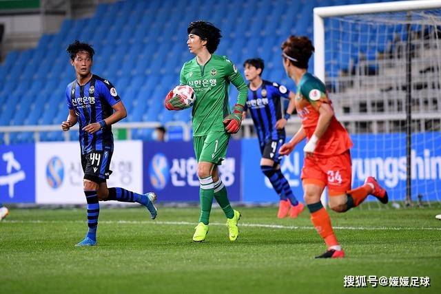 巴萨大胜桑坦德，拉菲尼亚上演帽子戏法，坎塞洛双响